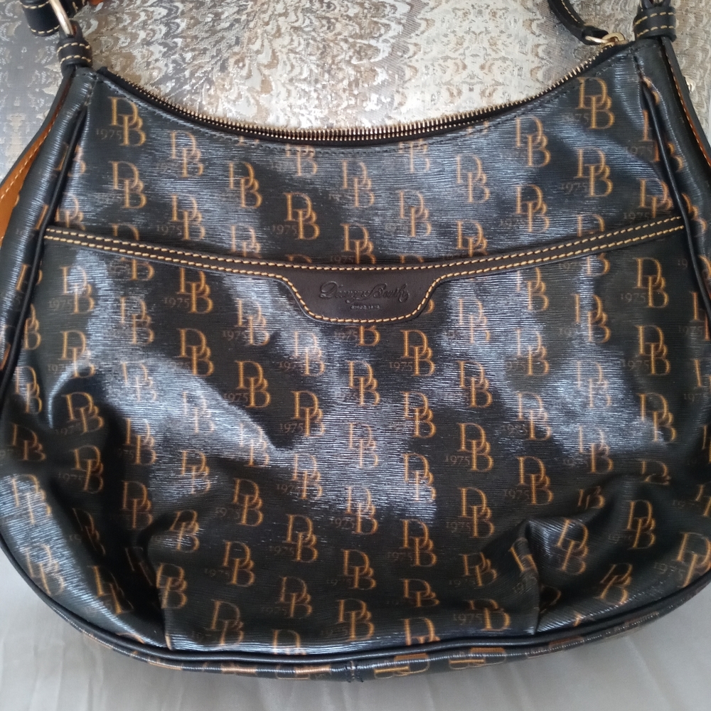 Woman gently used handbag